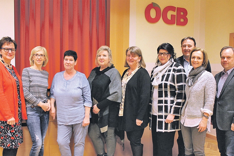 Die ÖGB-Frauen der Region Südoststeiermark mit den Ehrengästen.