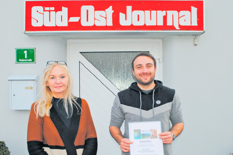 SOJ-GF Ulrike Krois mit dem glücklichen Gewinner Markus Schwarz.