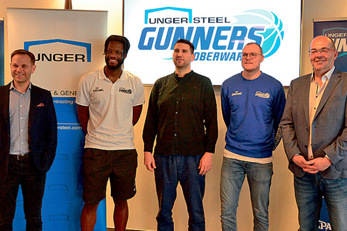 Sponsor Matthias Unger,  MVP Quincy Diggs,  Headcoach Horst Leitner, Kaptän Sebastian Käferle und Gunners-Präs. Thomas Linzer.