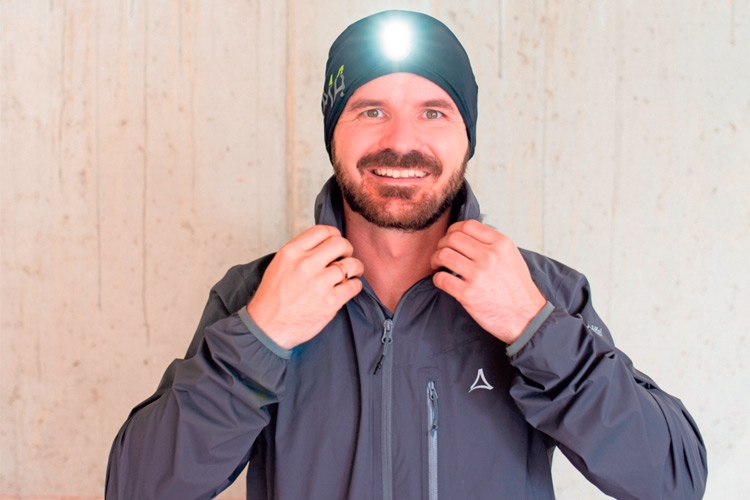 Wolfgang Knöbl hat sich seinen Traum von der eigenen Innovation erfüllt. Die Luma Mützen und Stirnbänder haben sich in der Welt der Sportler bereits einen Namen gemacht.