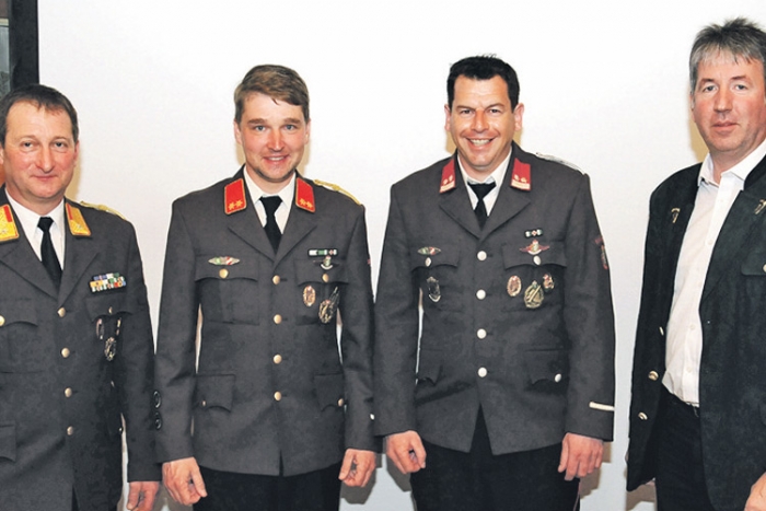 Von links: ABI Karl Mayer, OBI Thomas Prem, HBI Andreas Reiter und Bürgermeister Herbert Baier.