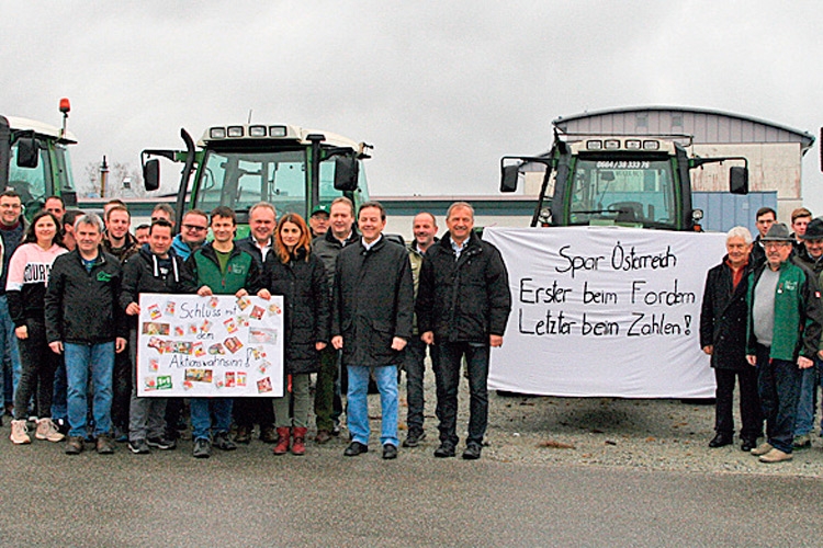 50 heimische Landwirte protestierten in Oberwart für faire Preise.