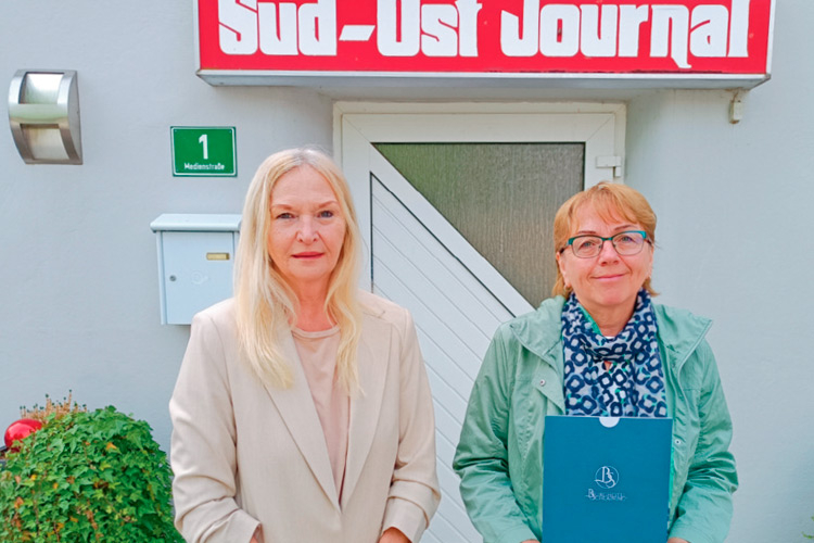 SOJ-GF Ulrike Krois mit der Gewinnerin Heidelinde Wallner.