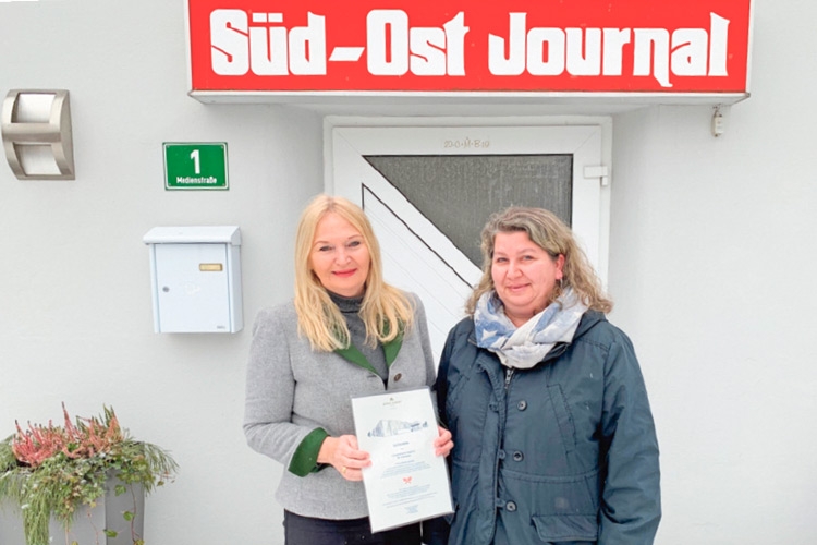 SOJ-Geschäftsführerin Ulrike Krois mit Petra Scherzer.