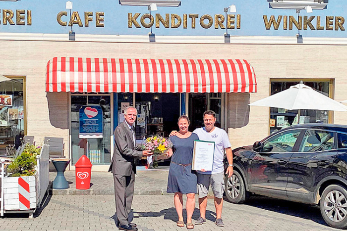 WK-Regionalstellenobmann Günther Stangl gratulierte Ursula Winkler. 