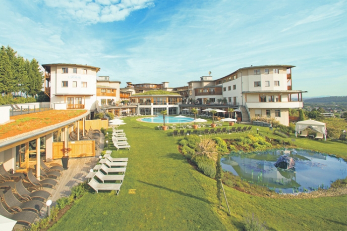 Großartig fügt sich das Hotel Larimar mit seiner wunderbaren Wellness- und Saunalage in das burgenländische Landschaftsbild ein.