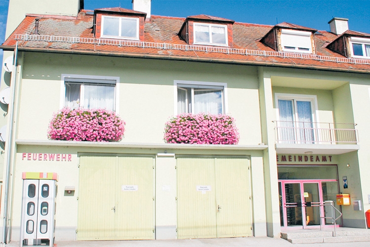 Für das ehemalige Gemeindehaus in Hirnsdorf wird ein Käufer gesucht