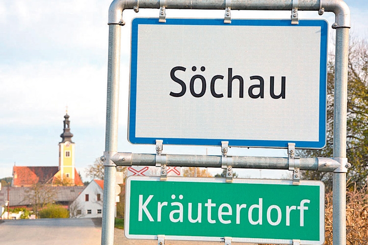„Das „Kräuterdorf” Söchau begeht seinen 800. Geburtstag. Die Feierlichkeiten werden am 26. August live im Internet übertragen.