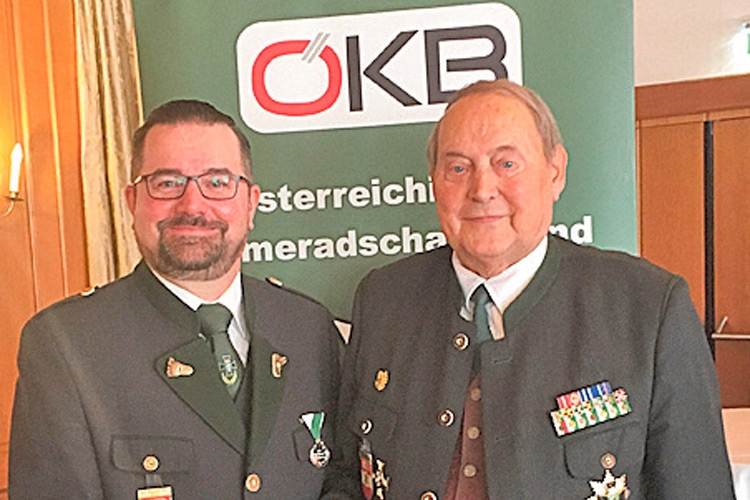 (v.l.:) Der neue Obmann Johannes Harrer mit RegR Walter Binder. 