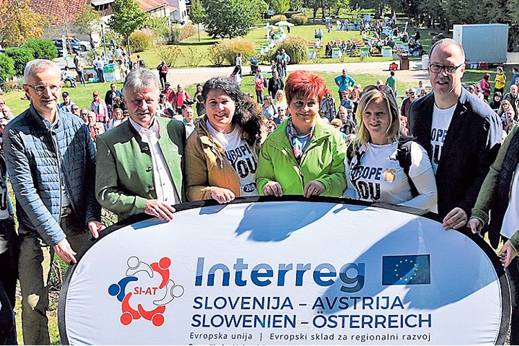 Die Ehrengäste am „Tag der Europäischen Zusammenarbeit” in Pöllau. 