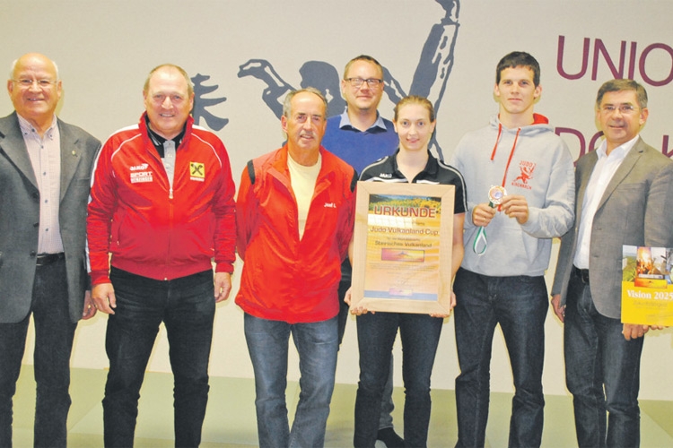 In Kirchbach freut man sich auf die Finalrunde des Judo-Vulkanland-Cups. Im Vorfeld wurde die Vulkanland-Markenlizenz überreicht. 