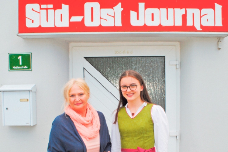 SOJ-GF Ulrike Krois mit der Gewinnerin Sarah Gröbacher. 