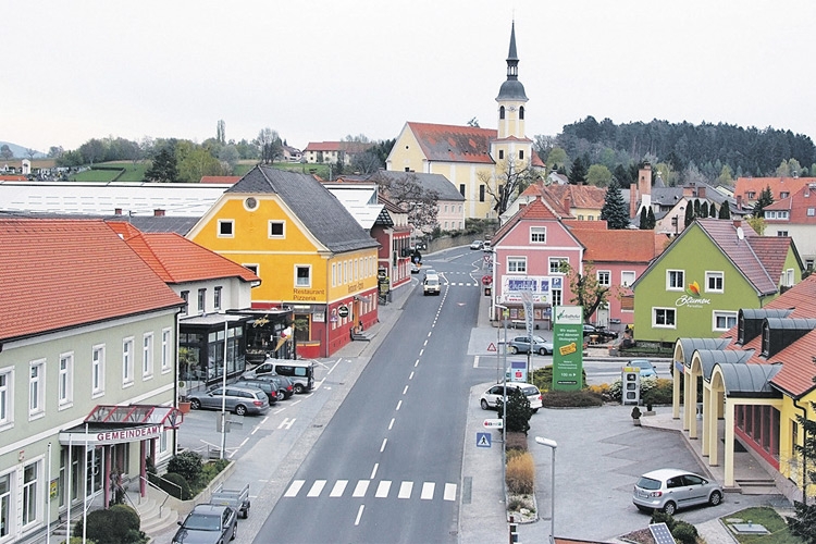 Die malerische Marktgemeinde Kaindorf wird von der Wechselbundesstraße durchzogen und ist ein lebendiger Ort des Zusammentreffens für die Bevölkerung und für Gäste.