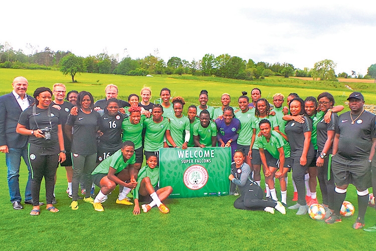 Nigerische Frauen-Fußballnationalmannschaft beim AVITA-Resort. 