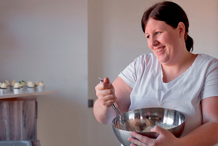 Auftragskonditorin Bianca Ehrenreich kreiert in ihrem Tortenreich regionale Köstlichkeiten.