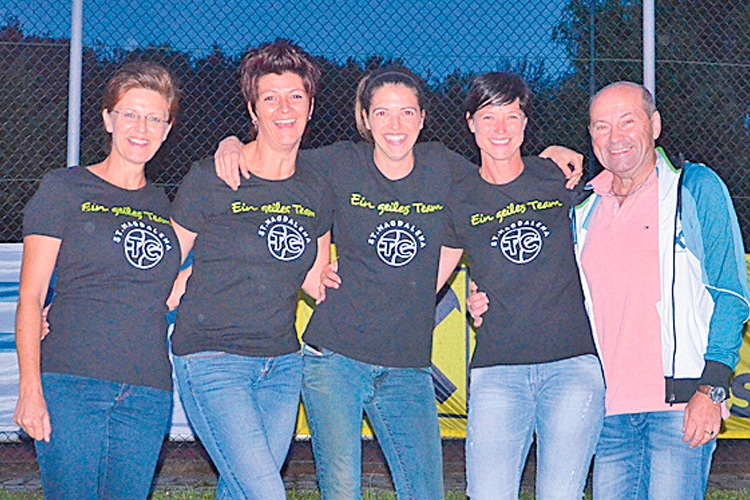 Die FIT CUP Sieger-Damenmannschaft St. Magdalena mit dem Organisator LAbg. BPO Erich Hafner (r.).