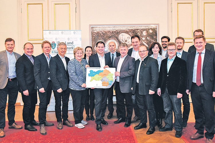 Hochkarätiges Treffen in Graz: LH-Stv. Mag. Michael Schickhofer im Kreise der Regionsvorsitzenden und deren Stellvertretern.