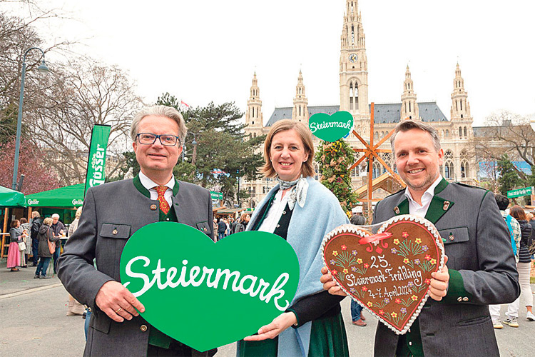 LH Christopher Drexler, LR Barbara Eibinger-Miedl und Michael Feiertag (GF Steiermark Tourismus und Standortmarketing).