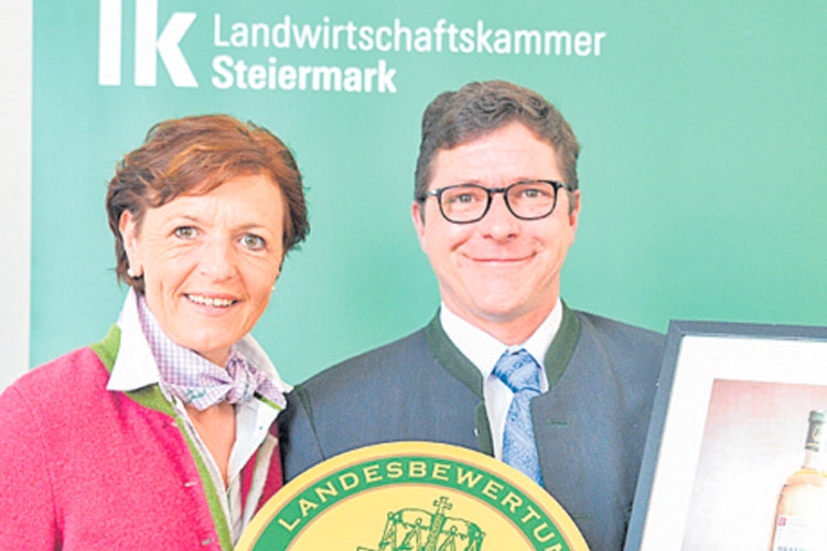 LK-Vizepräsidentin Maria Pein mit Christof Krispel. 