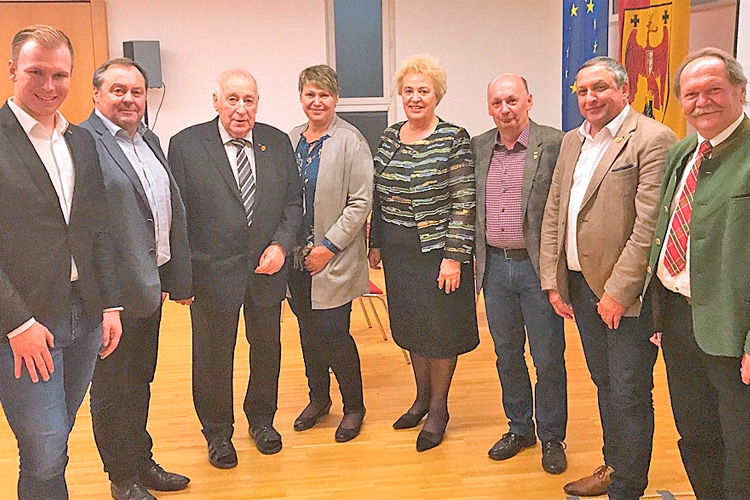 LR Verena Dunst mit Bürgermeistern aus dem Bezirk Jennersdorf.