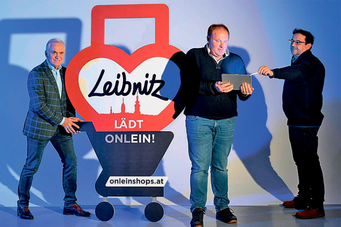 Von links: Bürgermeister Helmut Leitenberger, Mag. Thomas Gogl (OGO Getränkehandel) und „Leibnitz lädt ein”-Obmann Fritz Parmetler unterstützen diese in Österreich einzigartige Innenstadtinitiative.