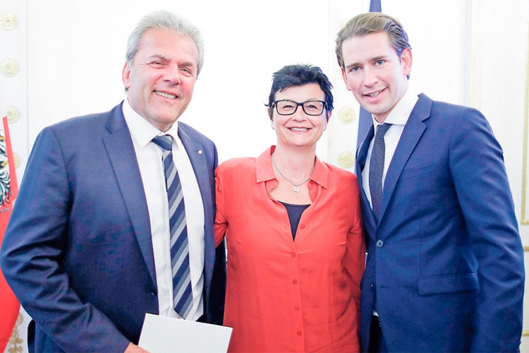 Franz Saringer mit Gattin Karin und Bundeskanzler Sebastian Kurz.  