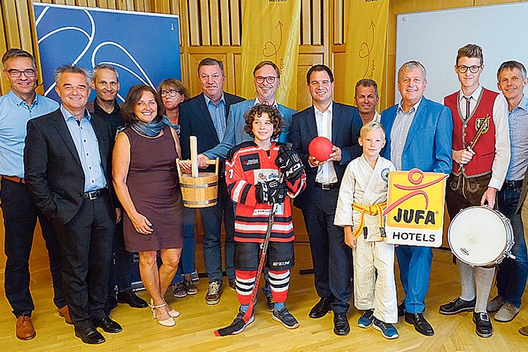 Im Weizer Rathaus wurde im Beisein von LH-Stv. Mag. Schickhofer das JUFA-Hotel-Projekt präsentiert.