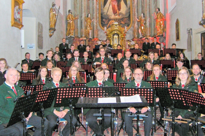 Die Trachtenmusikkapelle Trautmannsdorf wünscht einen schönen Advent.