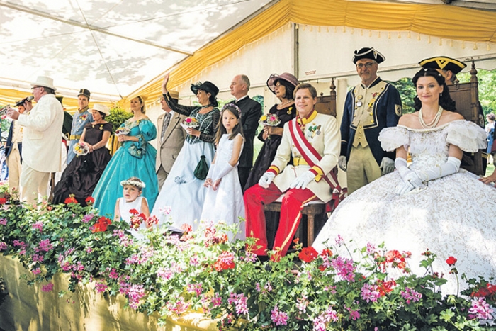 Bei Kaiserwetter eröffnete das junge Kaiserpaar offiziell das Fest.